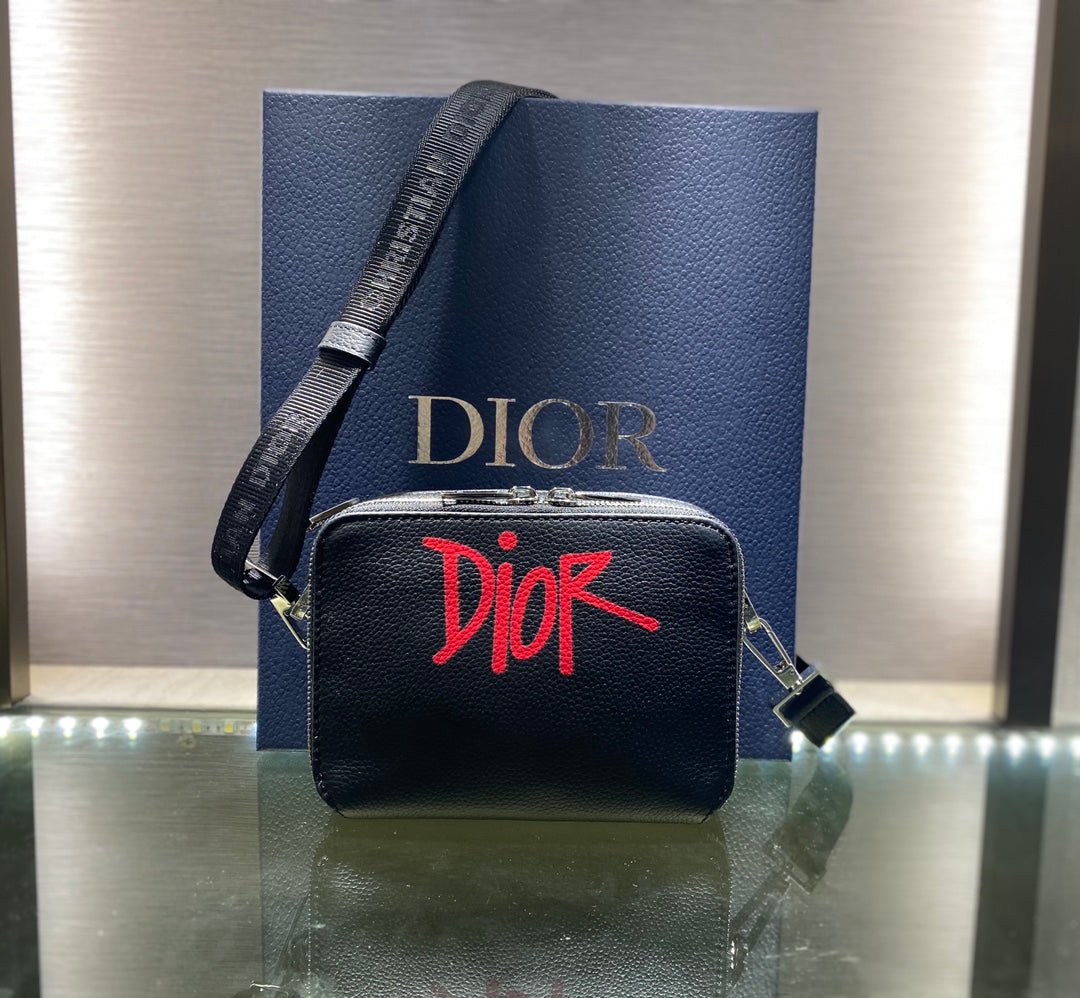 Bolso Dior and shawn pouch