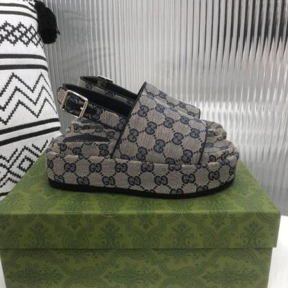 Sandalia con plataforma GG Gucci