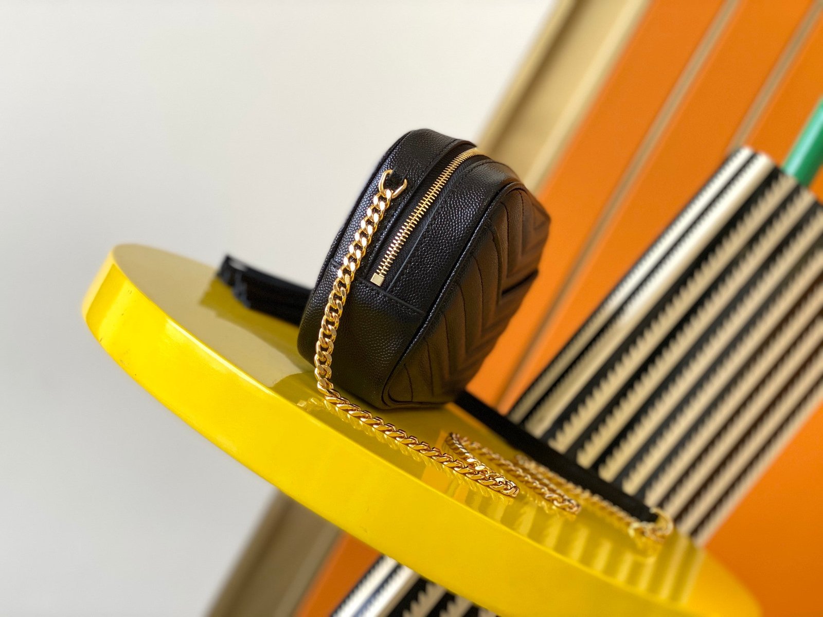 MINIBOLSO LOU DE PIEL ACOLCHADA YSL - Imagen 4