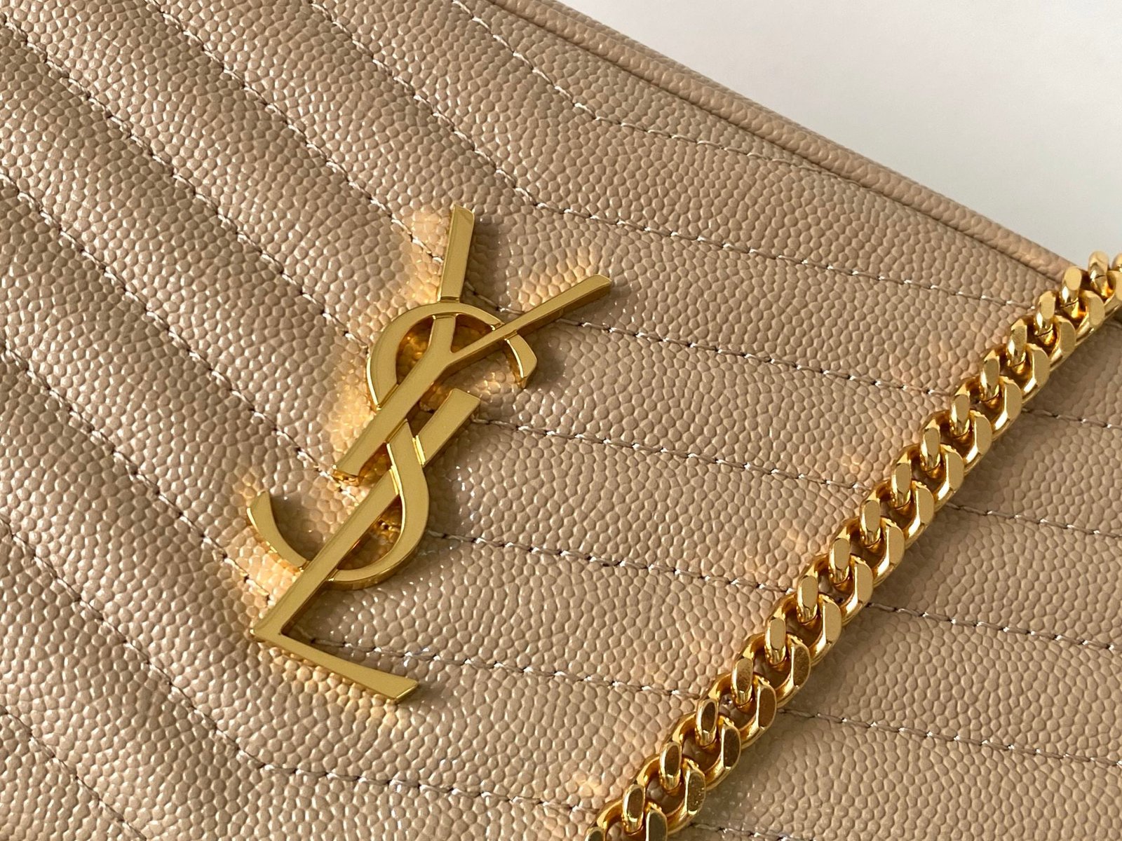 MINIBOLSO LOU DE PIEL ACOLCHADA YSL - Imagen 6