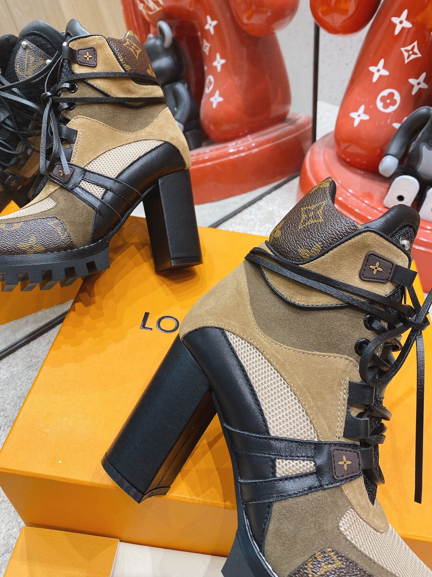 BOTAS DE ARENA LAUREATE PLATFORM TALLA 37,
