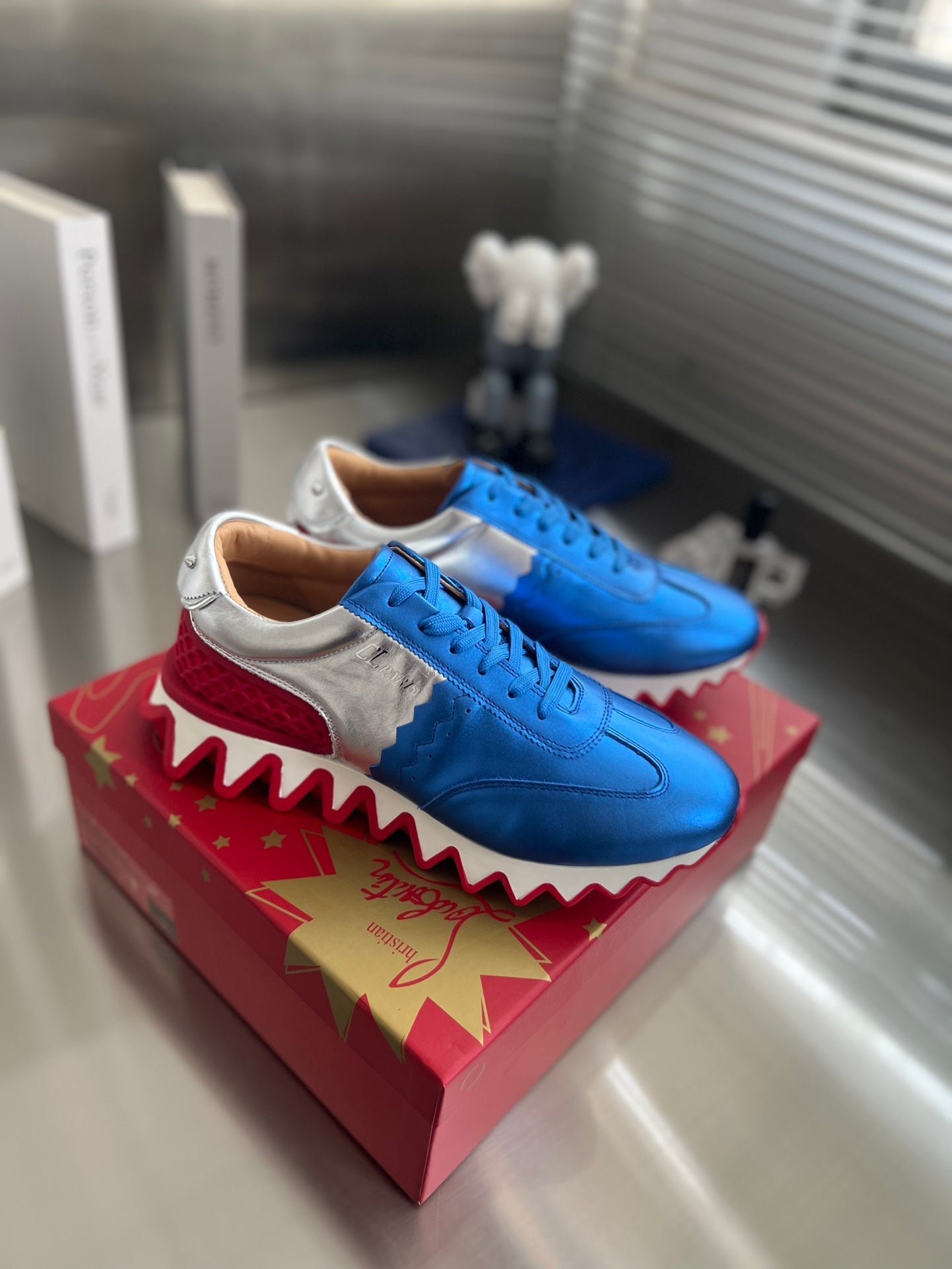 Loubishark CHRISTIAN LOUBOUTIN