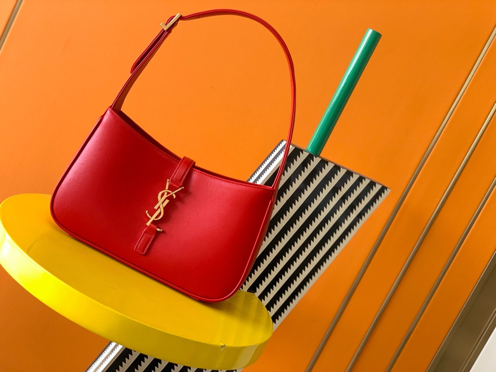 bolso estilo hobo le 5 à 7 YSL