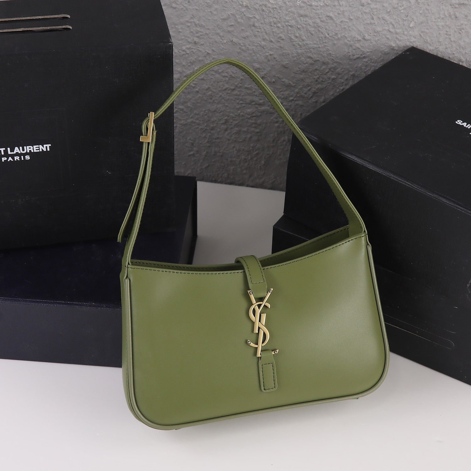 Bolso Hobo Le 5 à 7 YSL