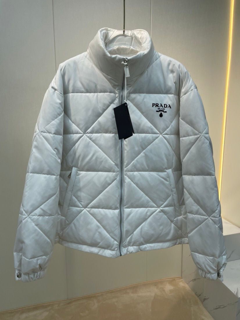 Chaqueta de plumón en Re-Nylon Prada