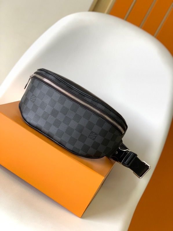 RIÑONERA CAMPUS Louis Vuitton