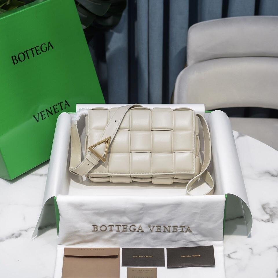 BOLSO CASSETTE AMOLADO BOTTEGA VENETA