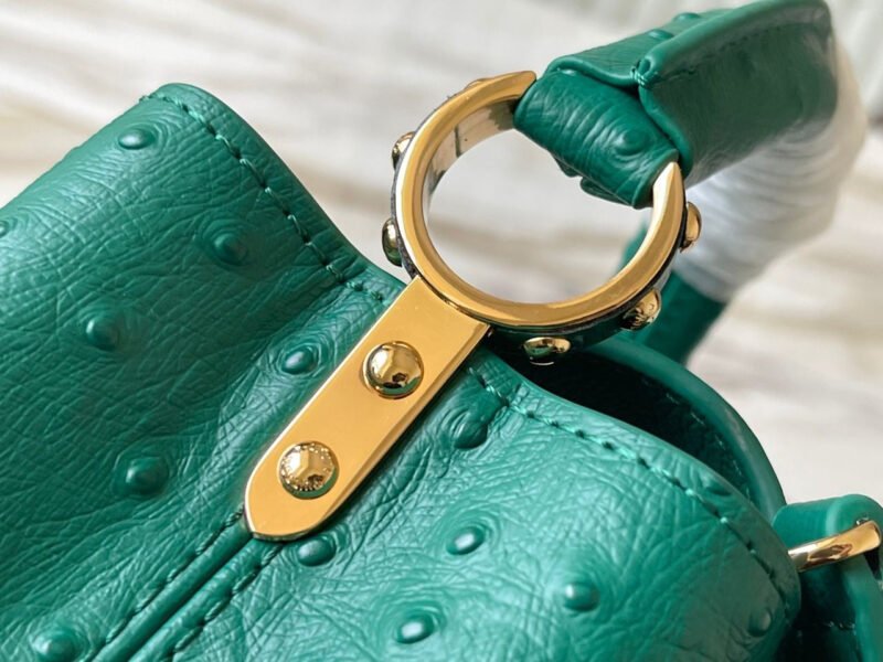 Bolso Capucines Mini Louis Vuitton - Imagen 6