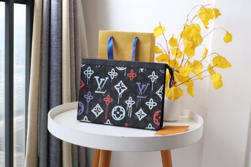 Pochette Voyage MM LOUIS VUITTON