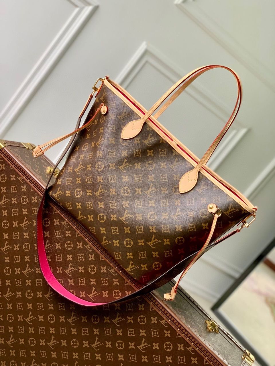 Bolso Neverfull Inside Out MM con bandolera Louis Vuitton