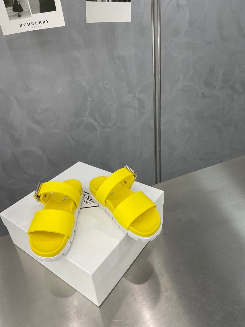 Sandalias de piel PRADA