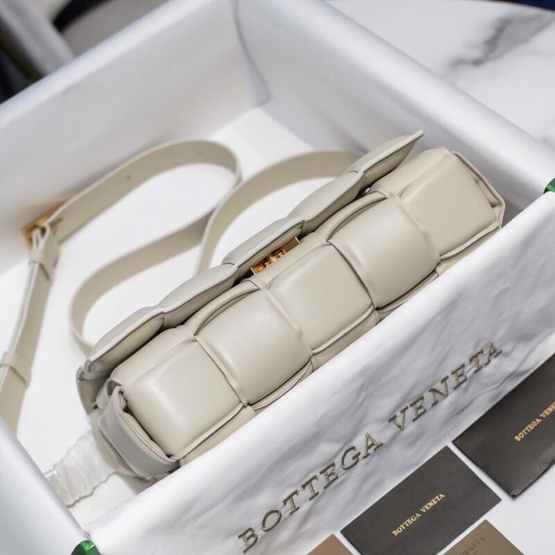 BOLSO CASSETTE AMOLADO BOTTEGA VENETA - Imagen 4