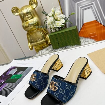 Sandalia tipo tacón con Doble G Gucci