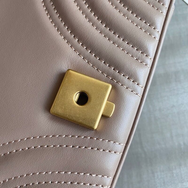 Minibolso GG Marmont de matelassé GUCCI - Imagen 6