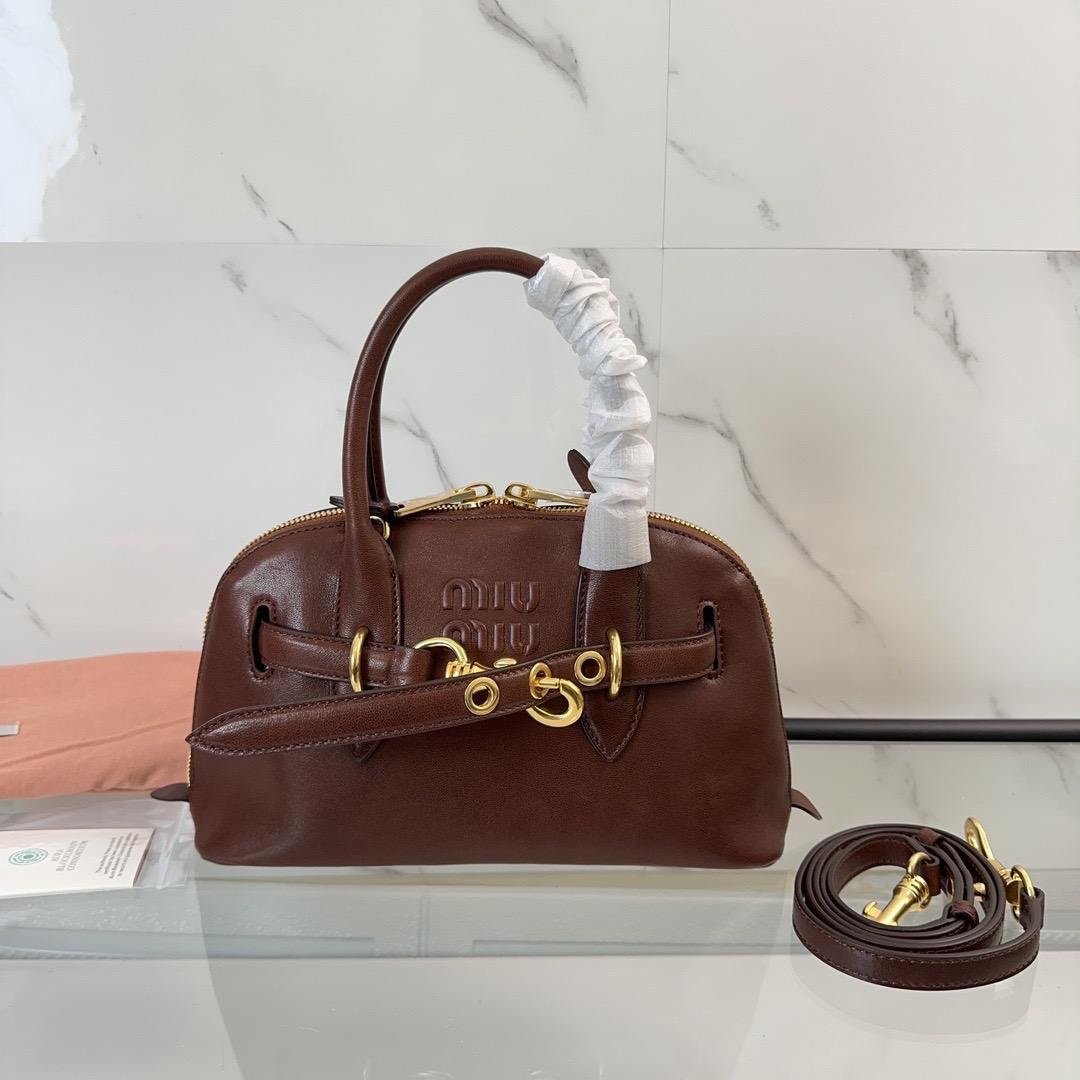 Bolso Aventure de napa Pequeño Miu Miu