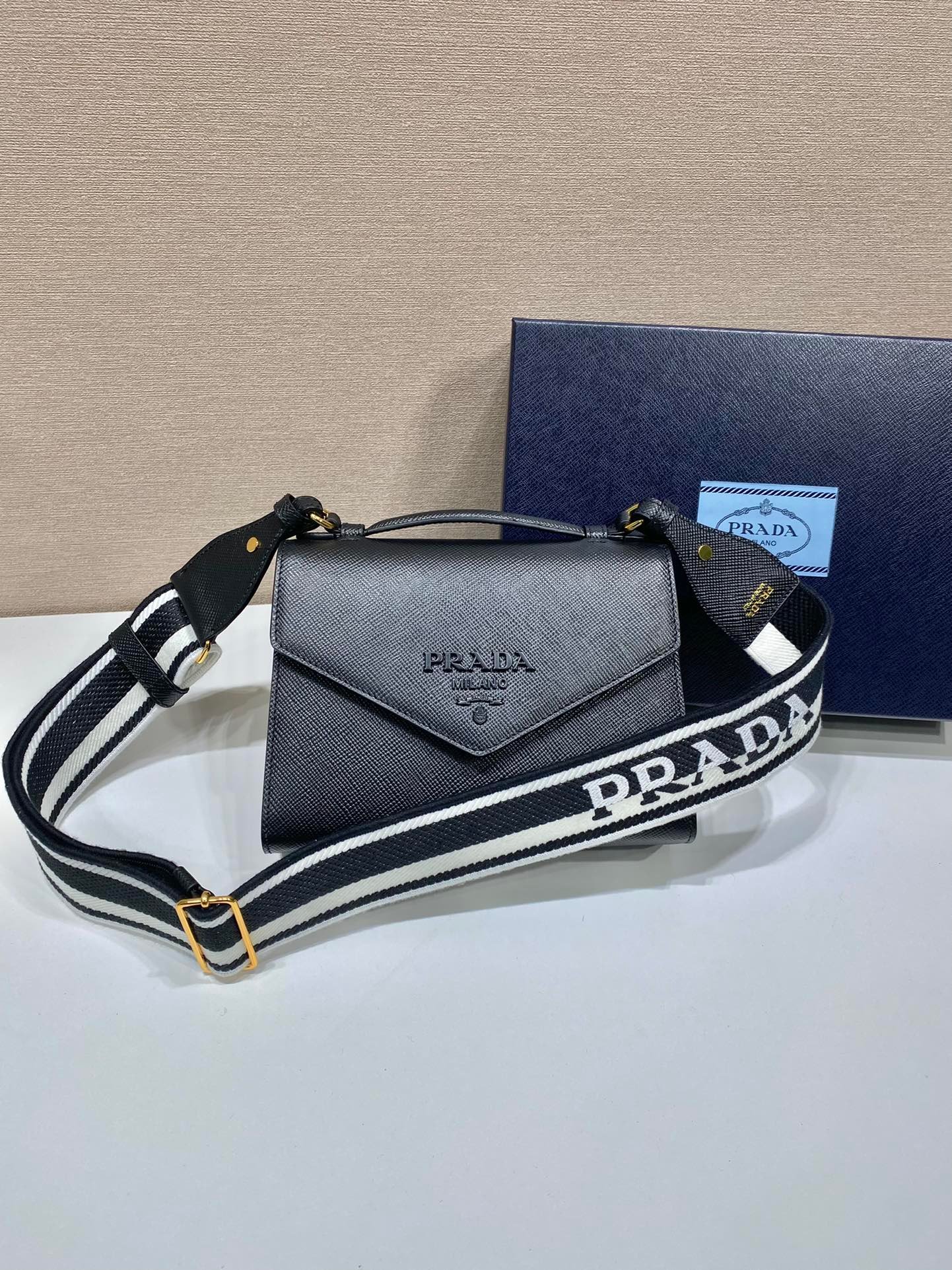 Bolso de piel Saffiano Monochrome PRADA