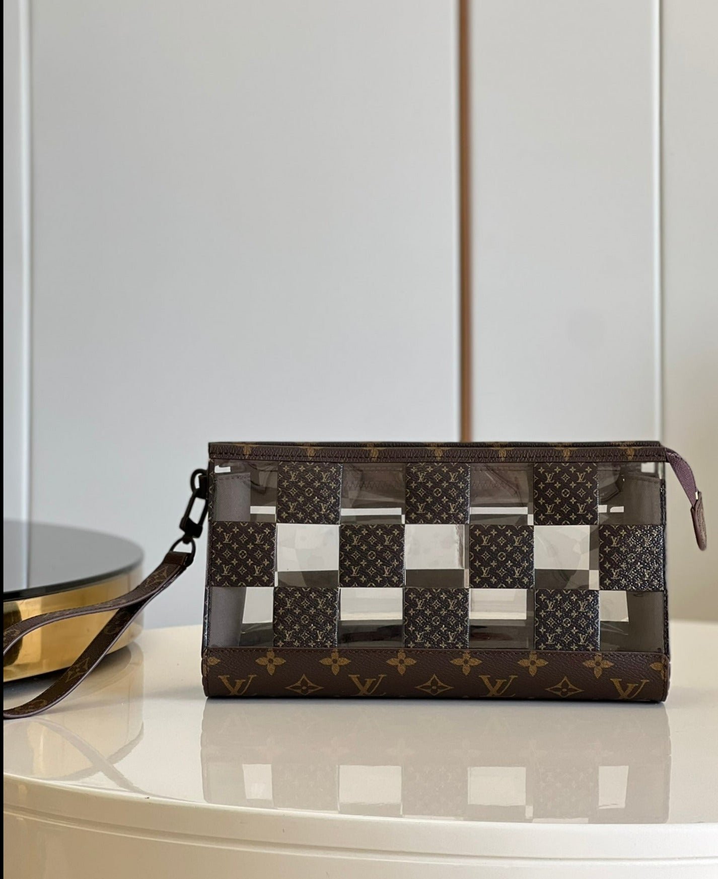 Cartera de mano Standing Louis Vuitton