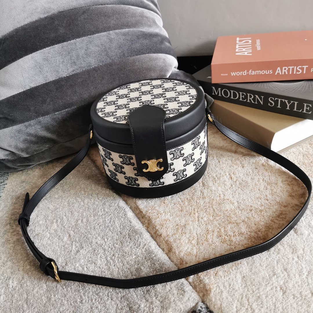 BOLSO TAMBOUR MEDIANO DE TEJIDO CON BORDADO TRIOMPHE CELINE