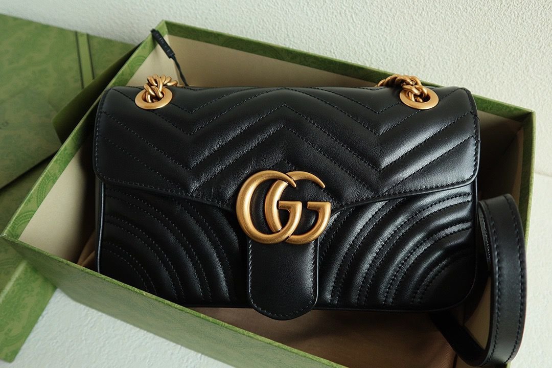 Bolso de Hombro GG Marmont Pequeño de Matelassé Gucci