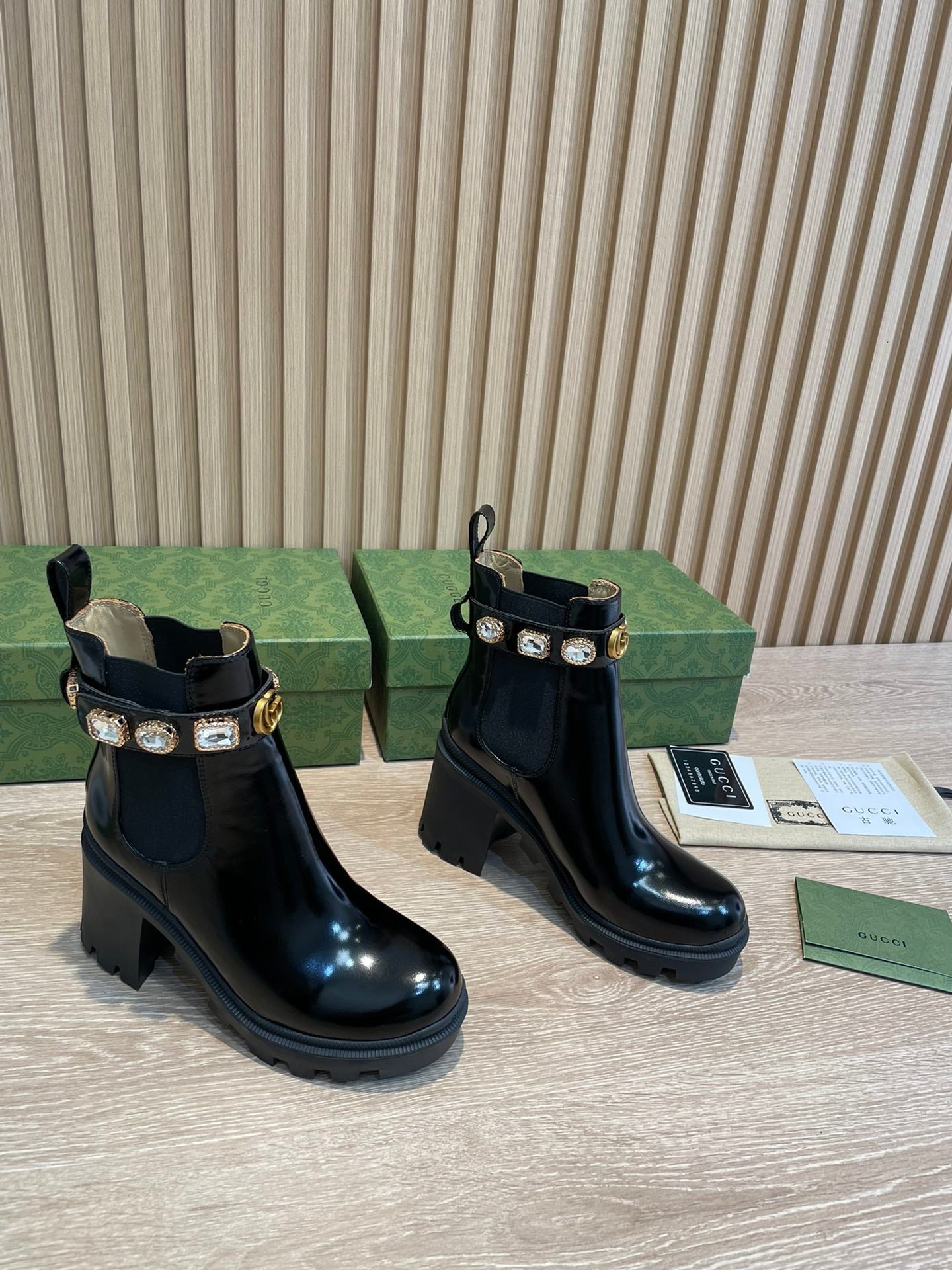 Botín de Piel con Trabilla GUCCI