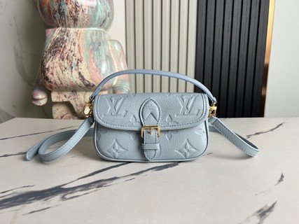 Bolso Nano Diane LOUIS VUITTON