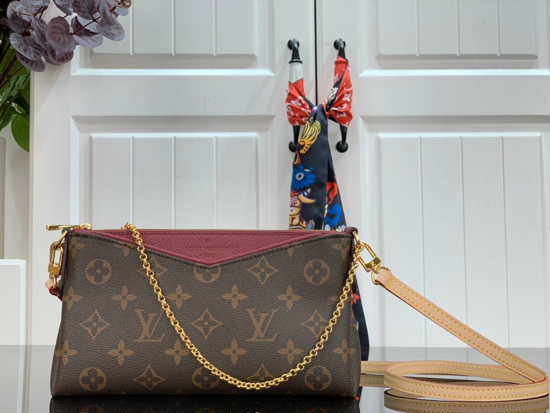 Bolso de mano Pallas LOUIS VUITTON