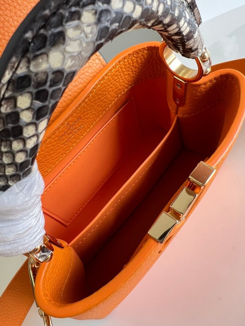Bolso Capucines Mini Louis Vuitton - Imagen 9