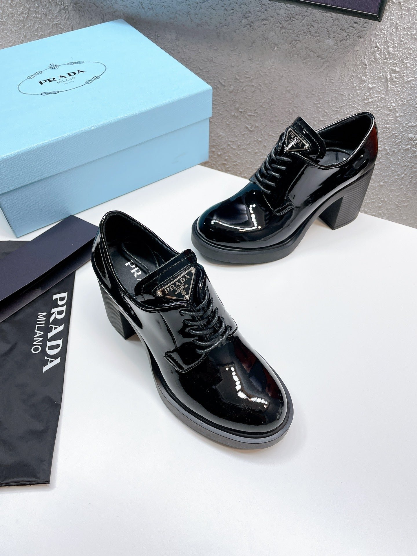 Mocasines de tacón, piel cepillada PRADA