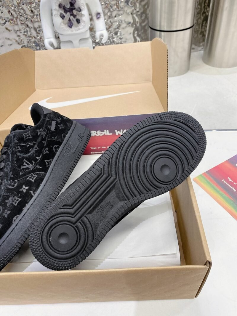 Louis Vuitton x Nike Air Force 1 by Virgil Abloh - Imagen 9