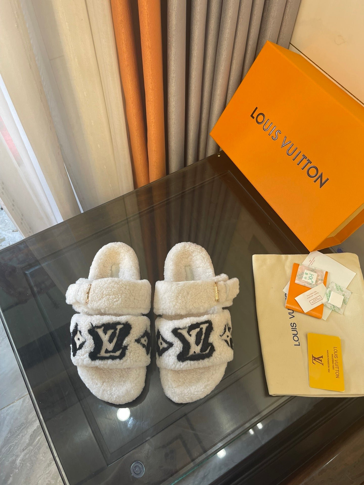 Mule Plano Paseo Comfort con Hebilla Louis Vuitton