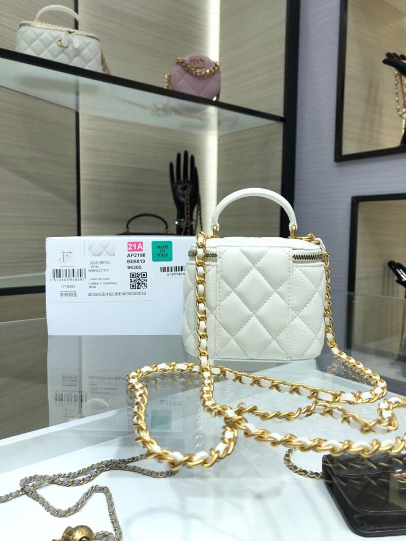 VANITY CASE PEQUEÑO CON CADENA CHANEL - Imagen 7