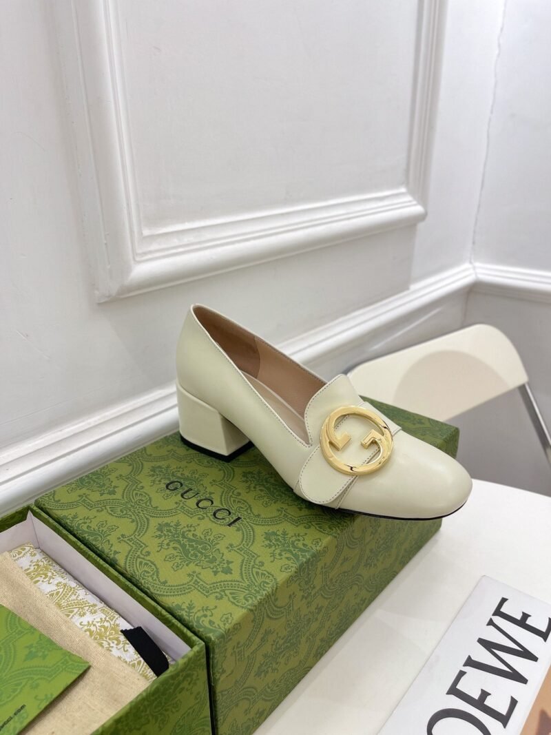 Zapato de salón Gucci Blondie de tacón medio