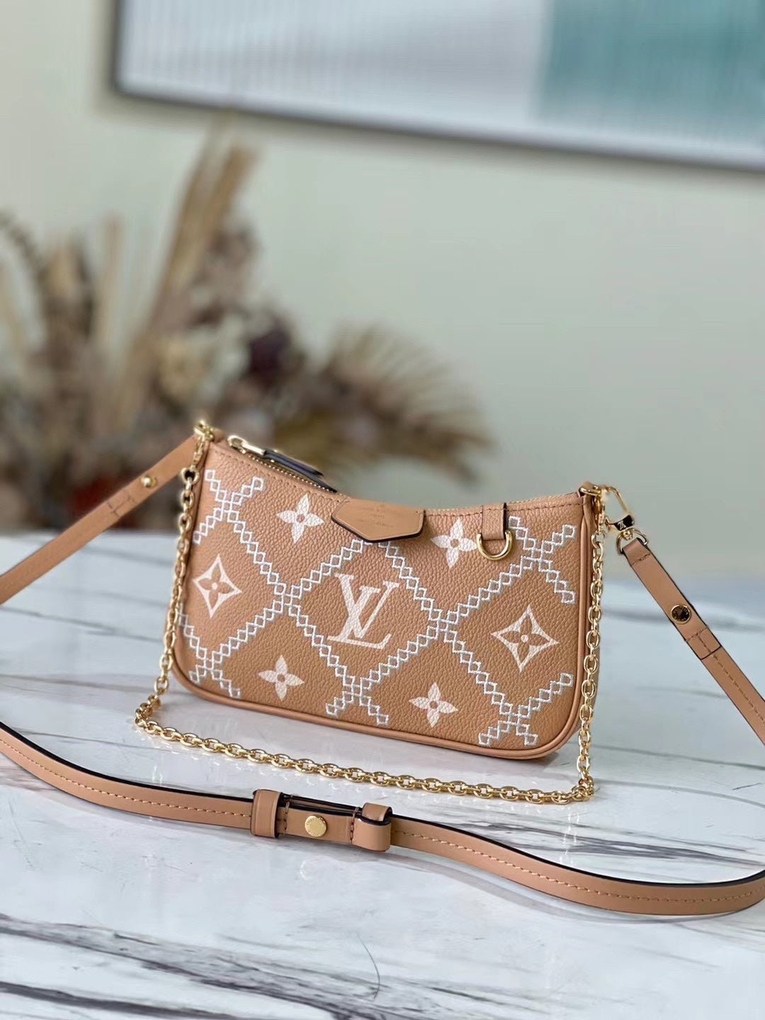 BOLSO EASY POUCH ON STRAP Louis Vuitton