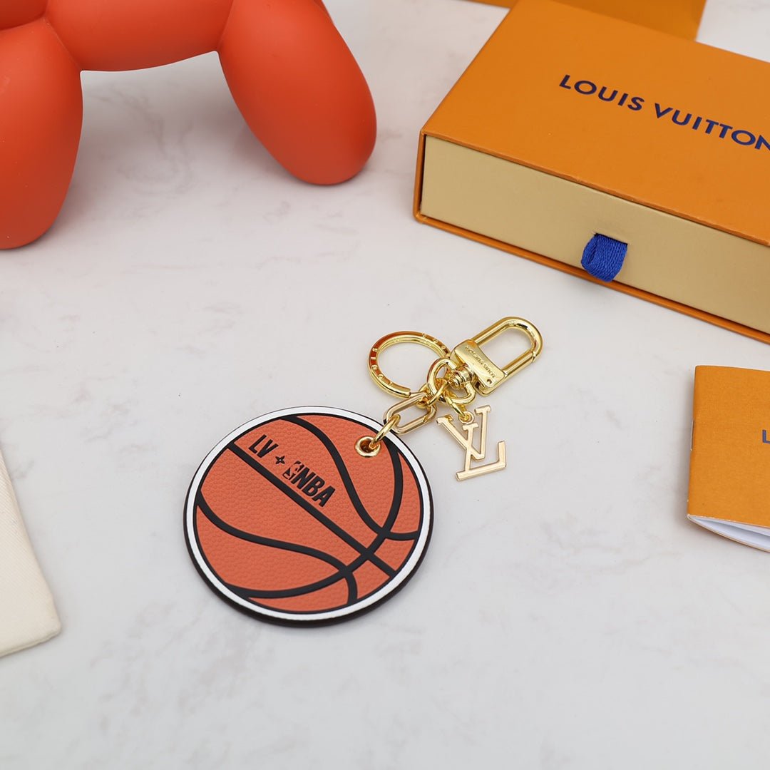 Colgante y llavero Louis Vuitton x NBA