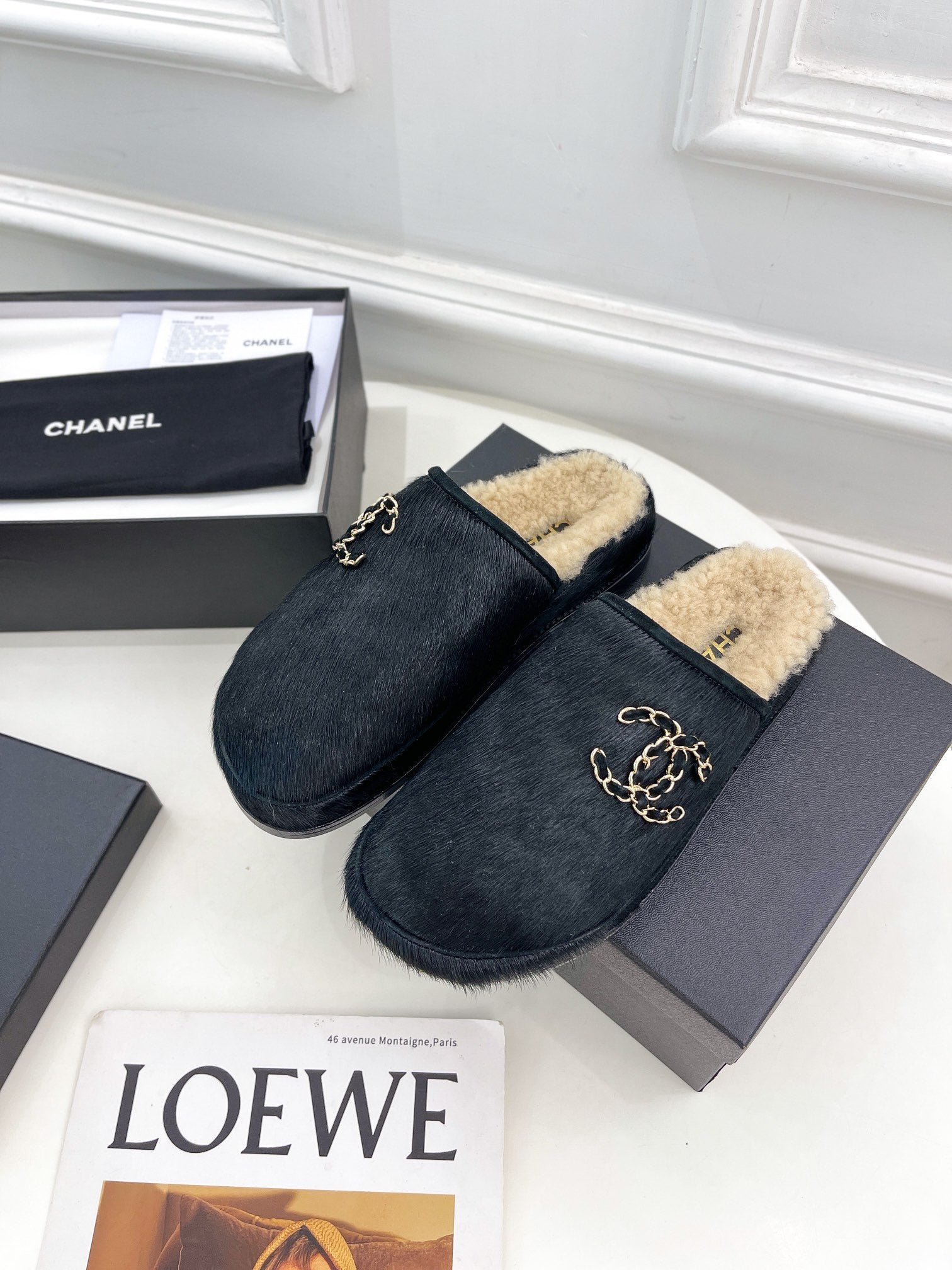 Chinelas Chanel