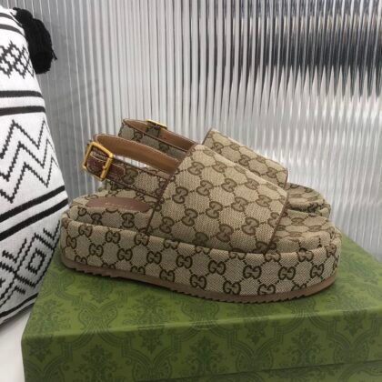 Sandalia con plataforma GG Gucci