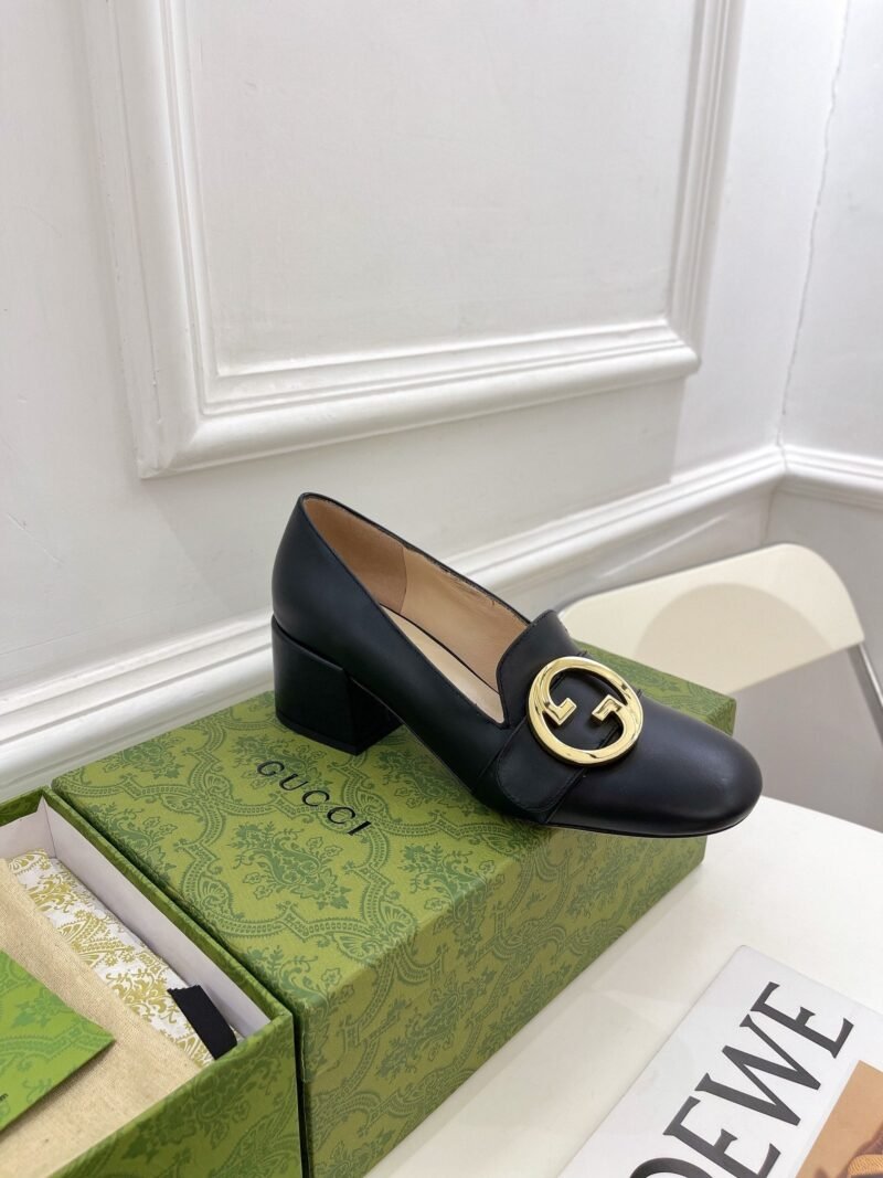 Zapato de salón Gucci Blondie de tacón medio
