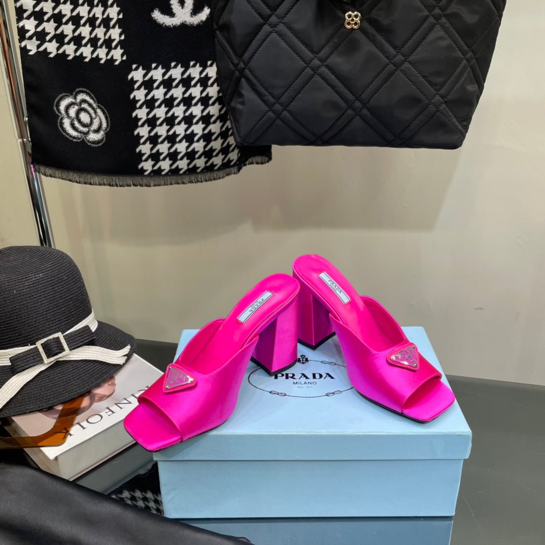 Sandalias de satén con plataforma y cristales PRADA