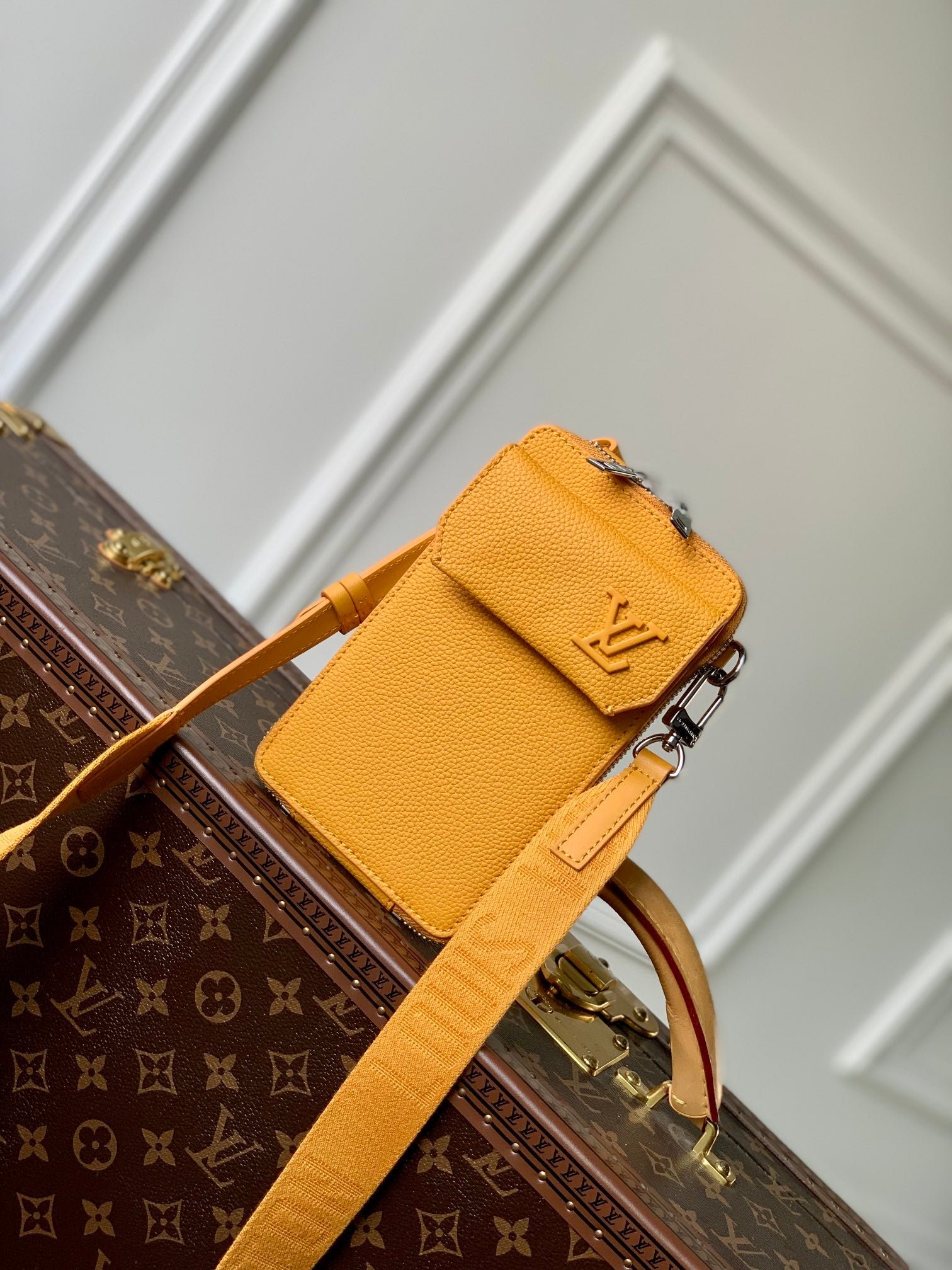 Cartera Alpha con bandolera LOUIS VUITTON