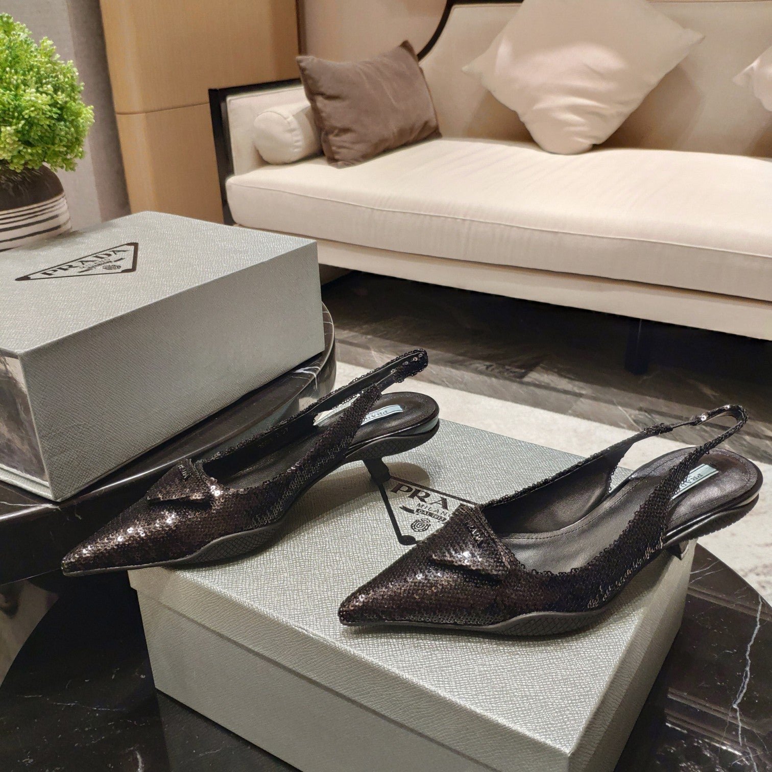 Zapatos con tira Prada