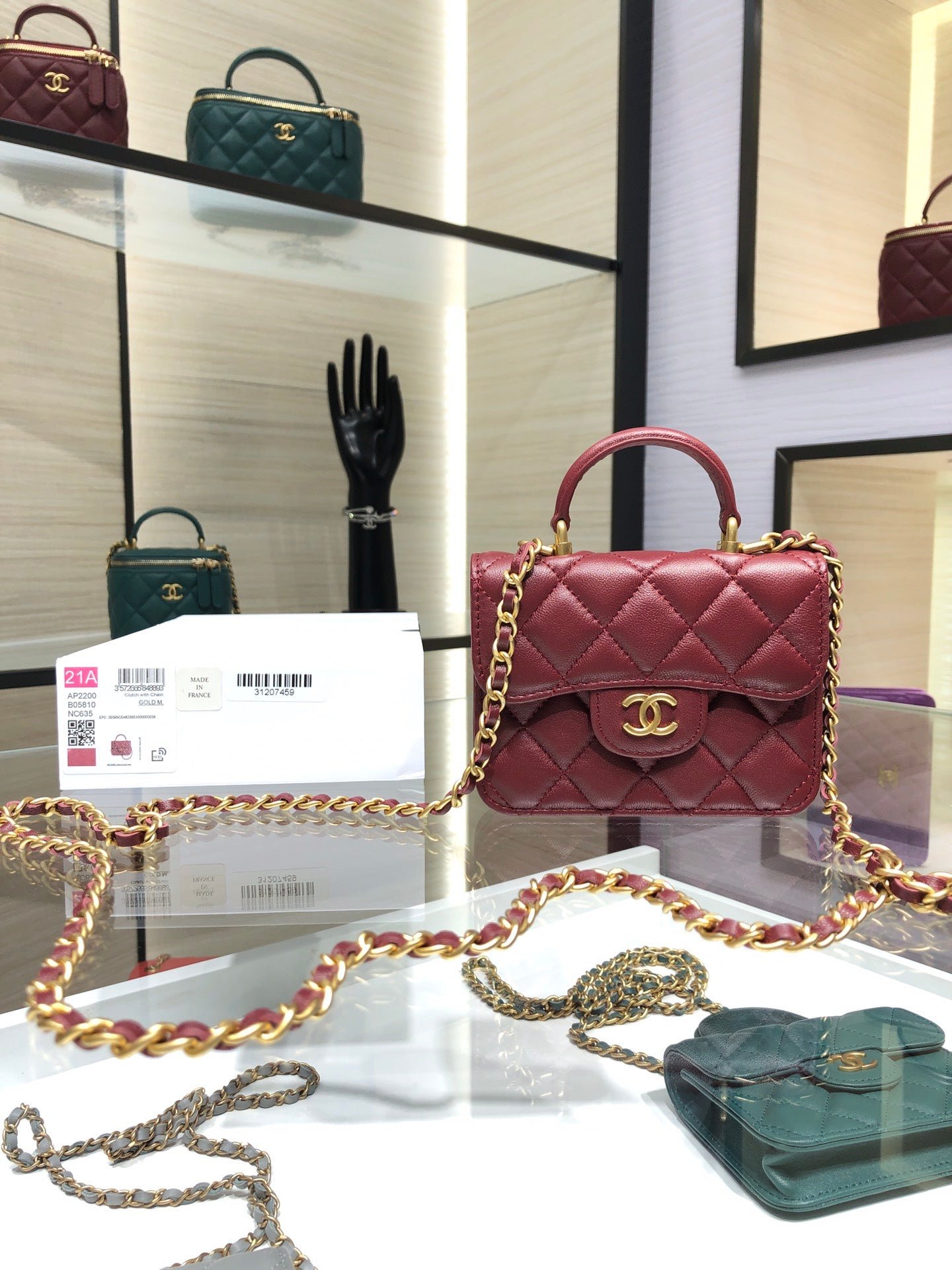 BOLSO MINI CON SOLAPA Y ASA DE MANO CHANEL