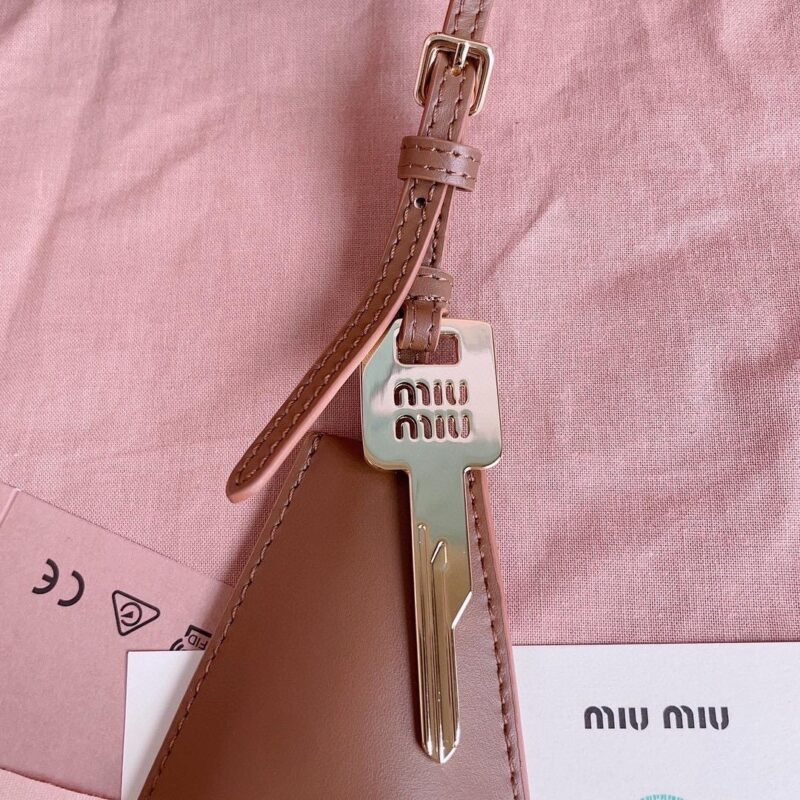 Adorno de piel Miu Miu - Image 6