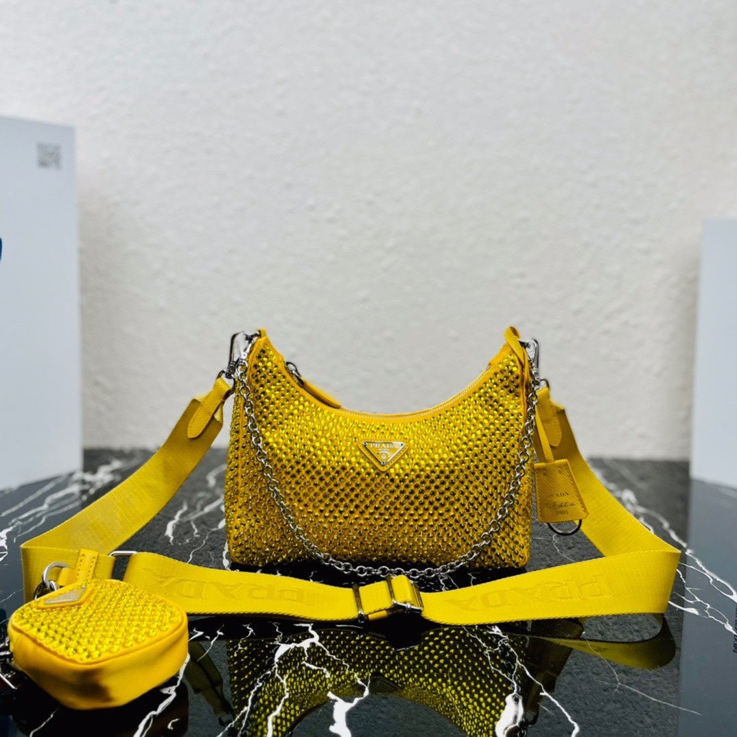 Bolso Prada Re-Edition 2005 con cristales