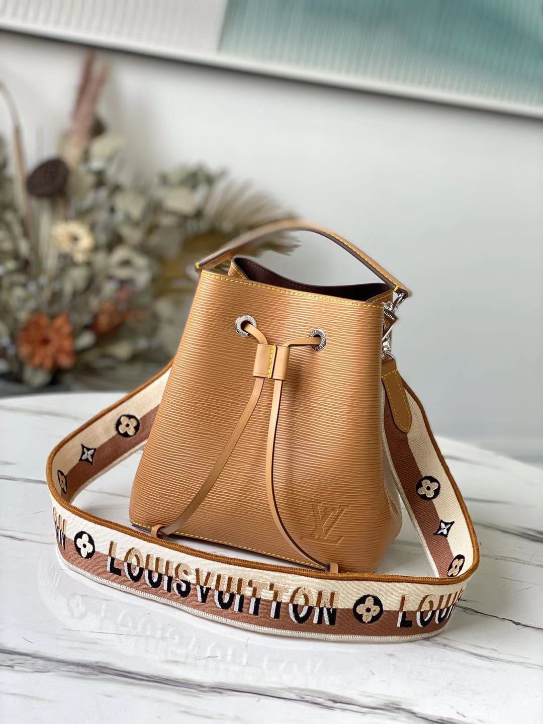 BOLSO NÉONOÉ BB Louis Vuitton