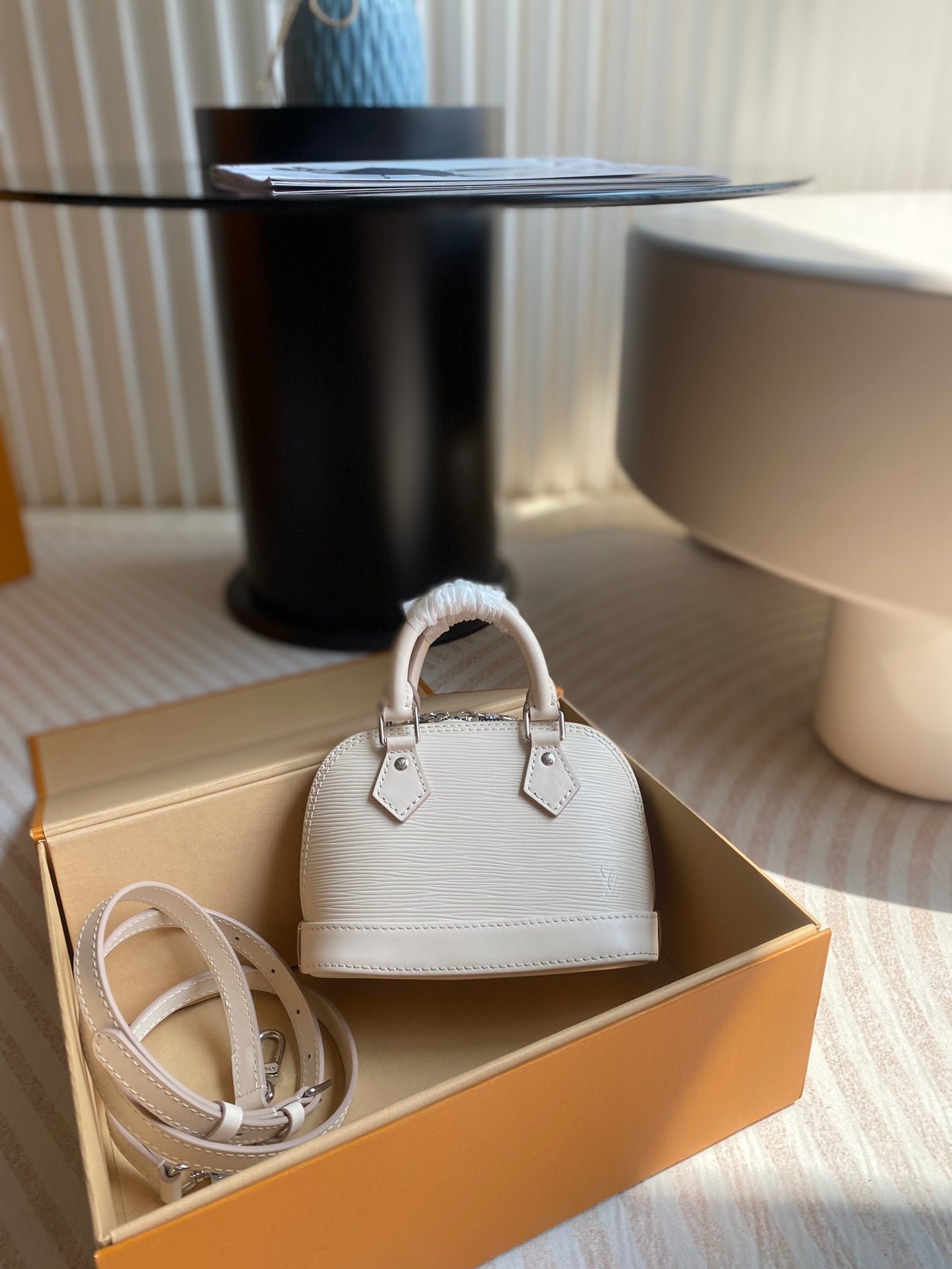 Bolso Nano Alma Louis Vuitton