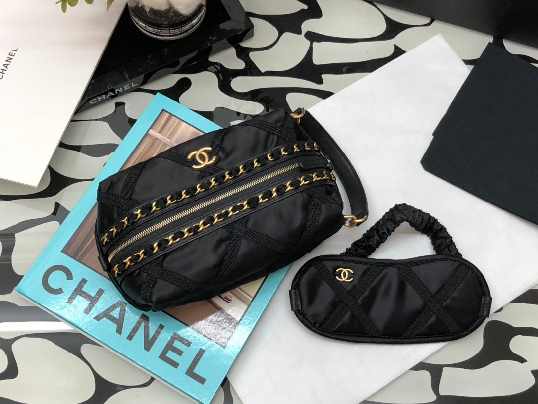 ESTUCHE CON ANTIFAZ PARA DORMIR CHANEL