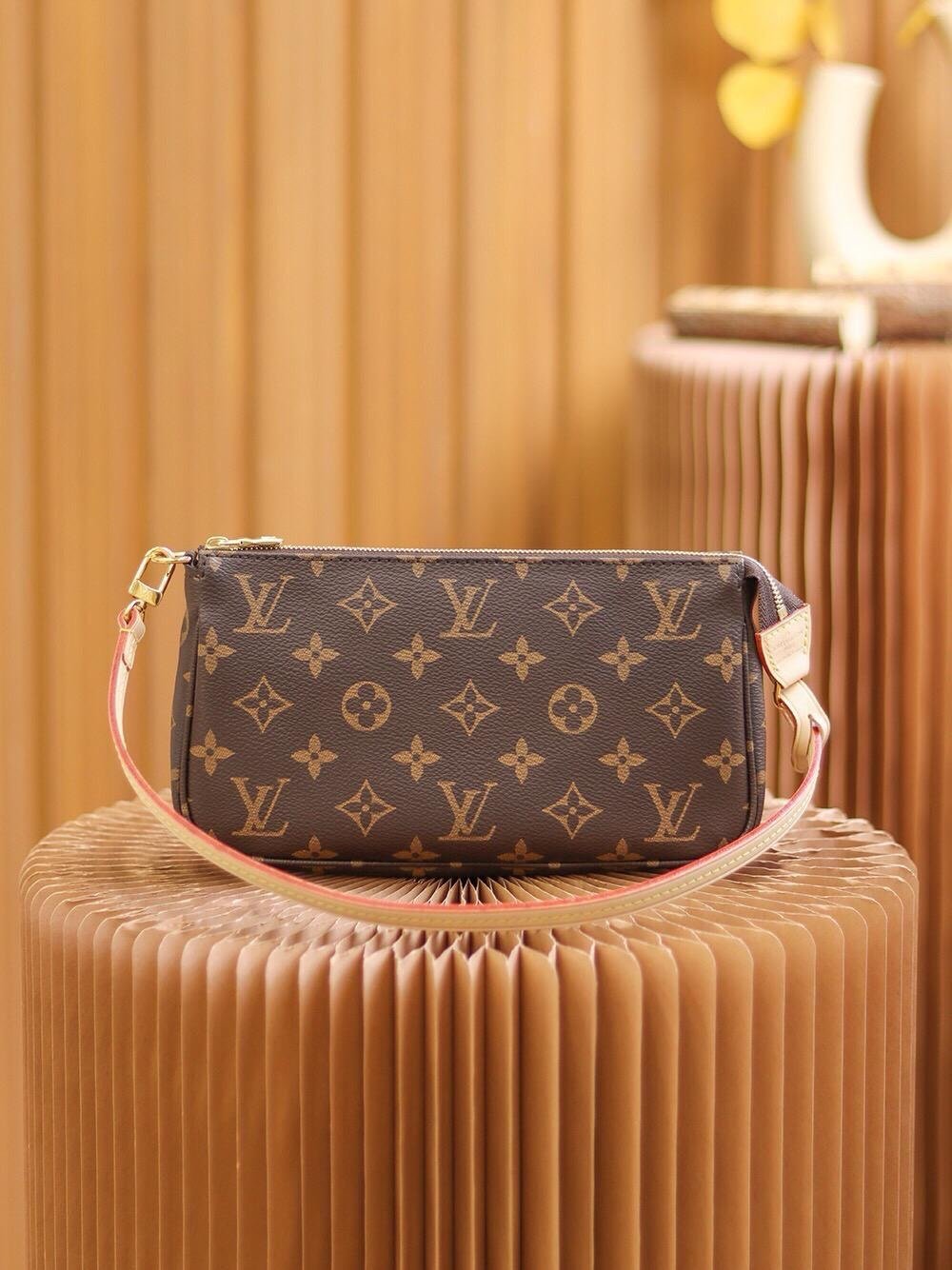 BOLSO POCHETTE ACCESSOIRES Louis Vuitton