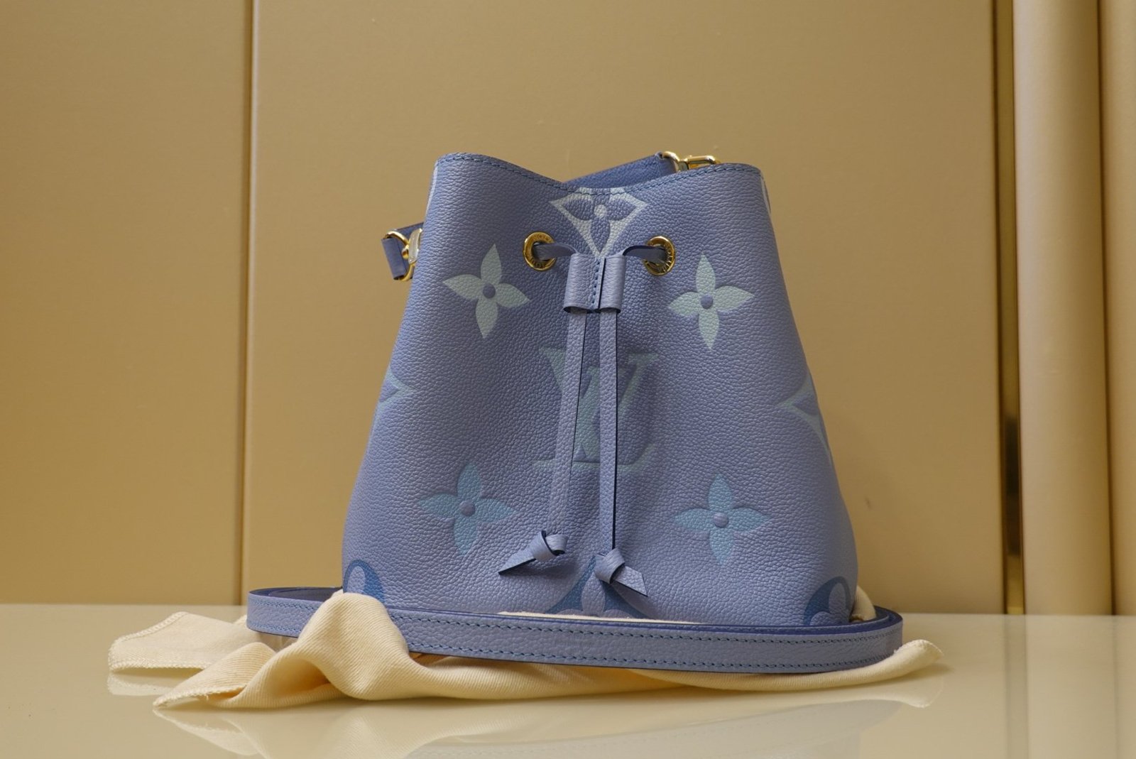 BOLSO NÉONOÉ BB Louis Vuitton