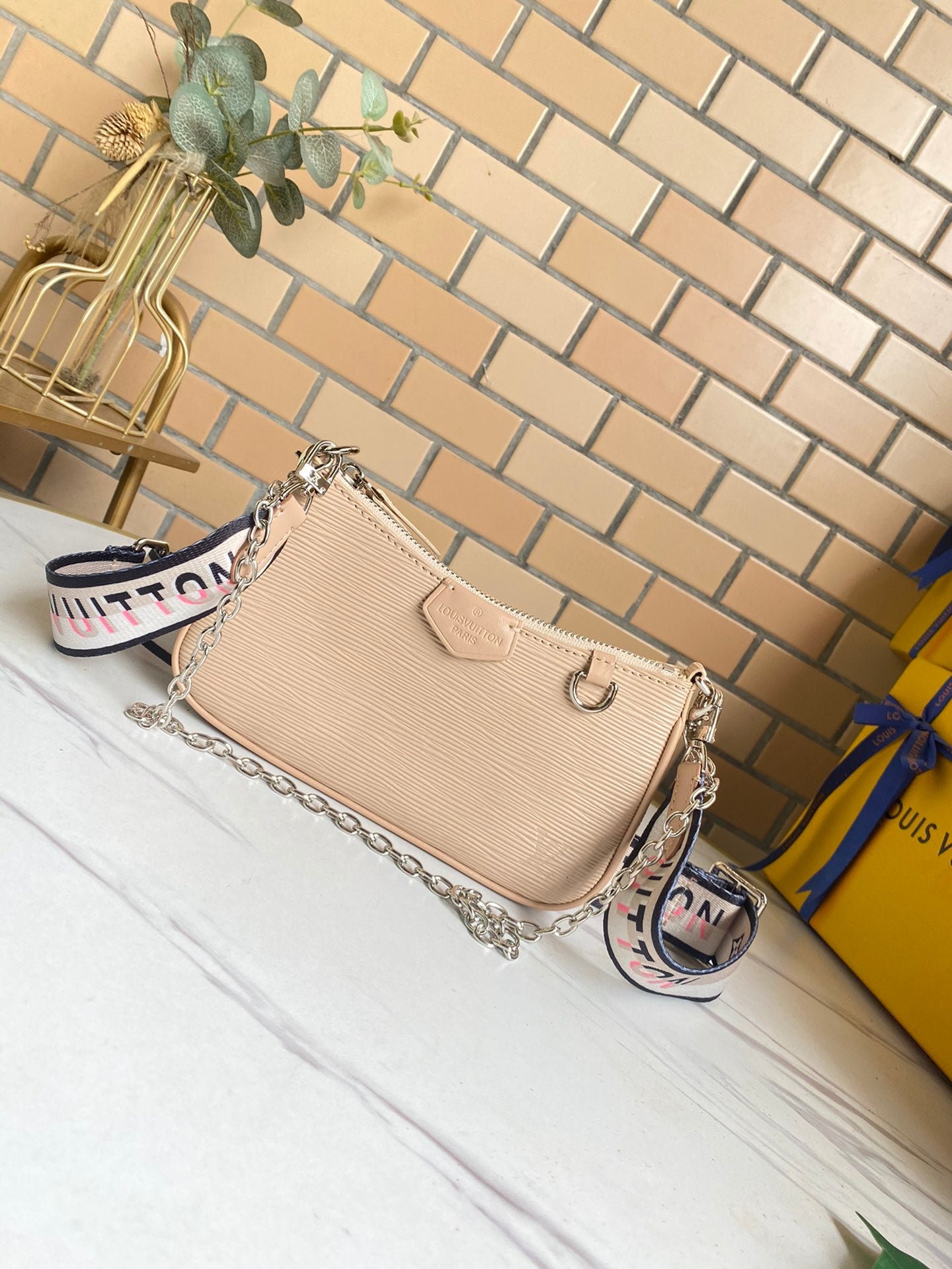 Bolso Easy Pouch On Strap Louis Vuitton