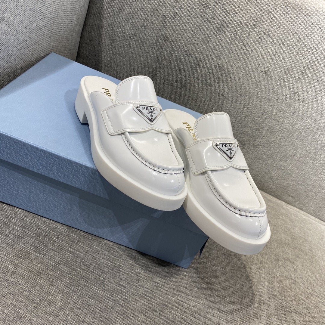 Mules de piel cepillada PRADA